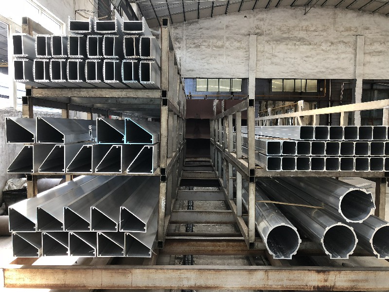 麻豆精品一区二区三区AV沈娜娜散热器毛刺